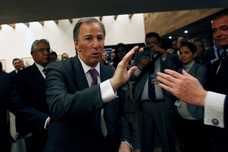 Meade da bienvenida a la contienda a “El Bronco”