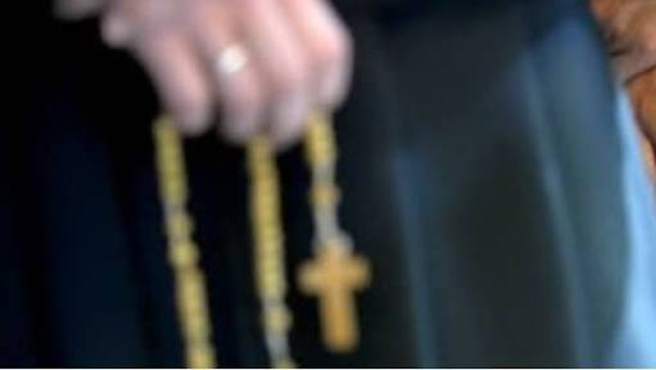 Sacerdote acusado de pedofilia muere durante juicio en Colombia