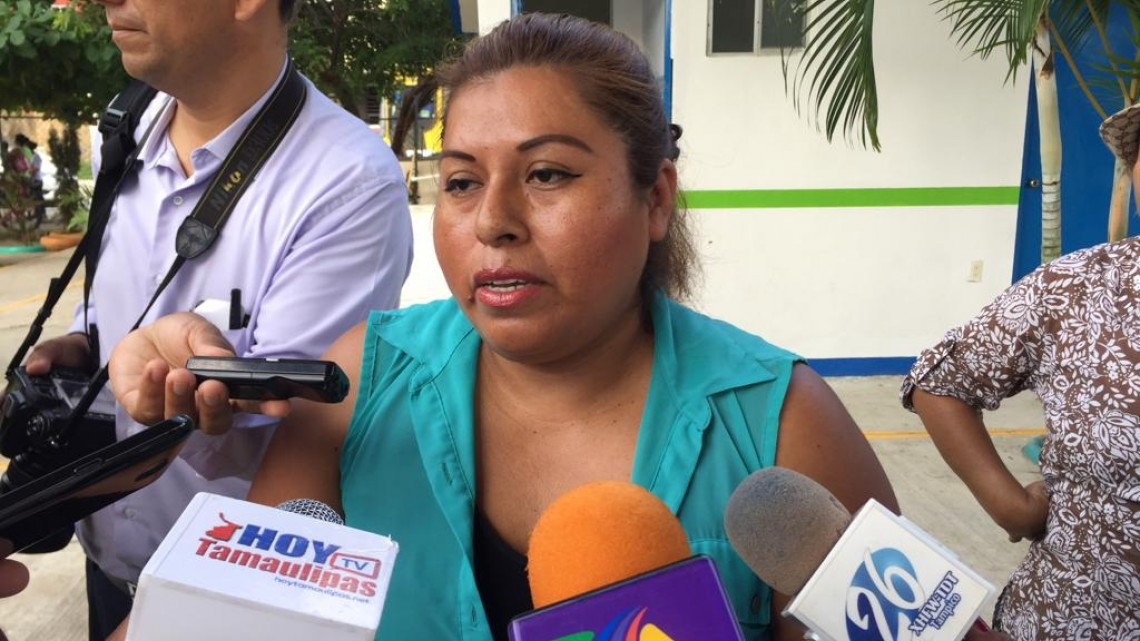 Piden limpieza de un acceso a una escuela secundaria