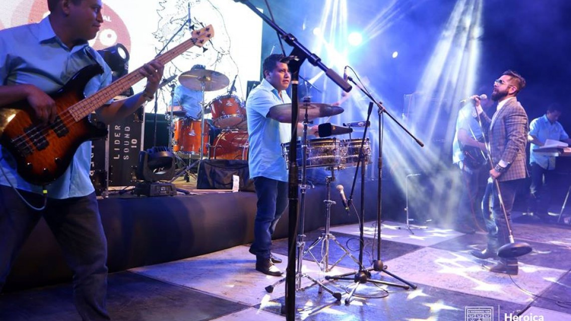 Develan placa de Rigo Tovar en Playa Bagdad