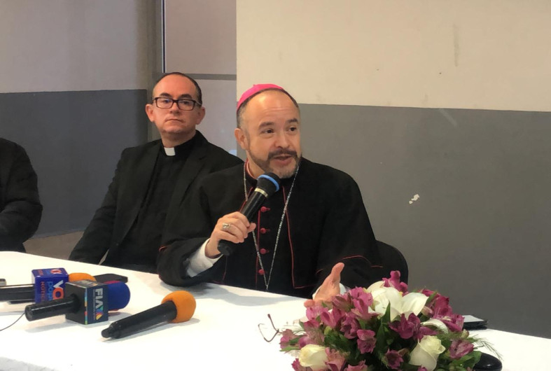 Parroquias asisten a migrantes 