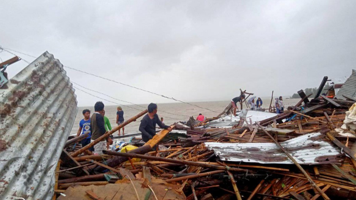 Deja 17 muertos tifón Tisoy a su llegada al sur de Filipinas