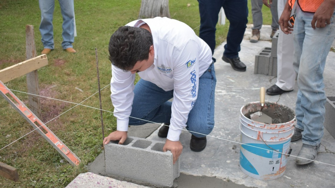 Arranca construcción de comedor escolar en La Posta