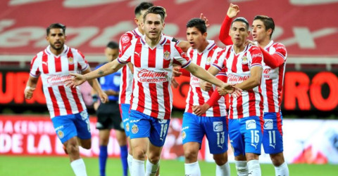 Chivas se mete a la liguilla, tras vencer 1-0 al Necaxa