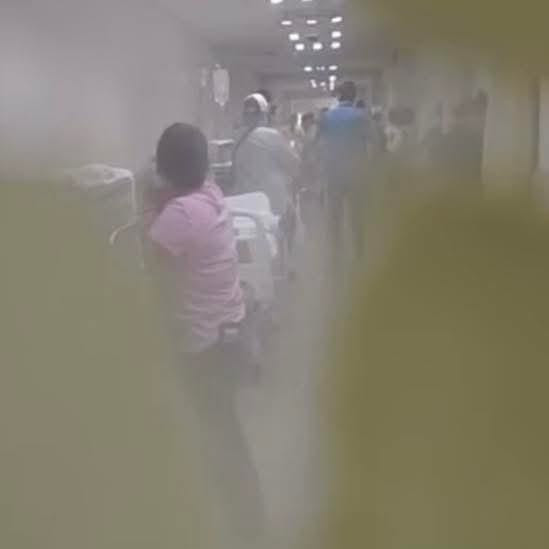 Corto circuito en el IMSS causa alarma y movilización de emergencias