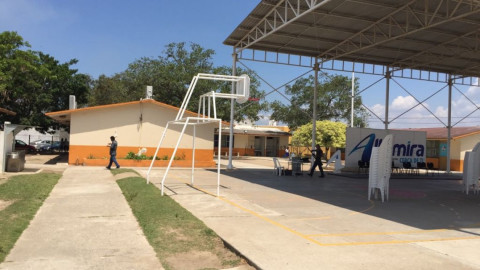 Constructoras acosan a directores de escuelas