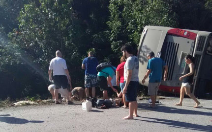 11 muertos y 20 heridos tras volcadura en Quintana Roo