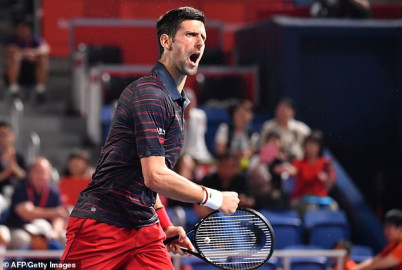 Novak Djokovic avanza a los cuartos de final de Tokio