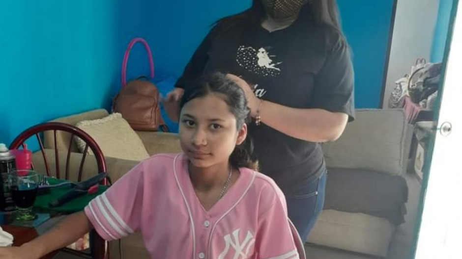 Buscan padrinos para 30 quinceañeras vulnerables que "sueñan ser princesas" 