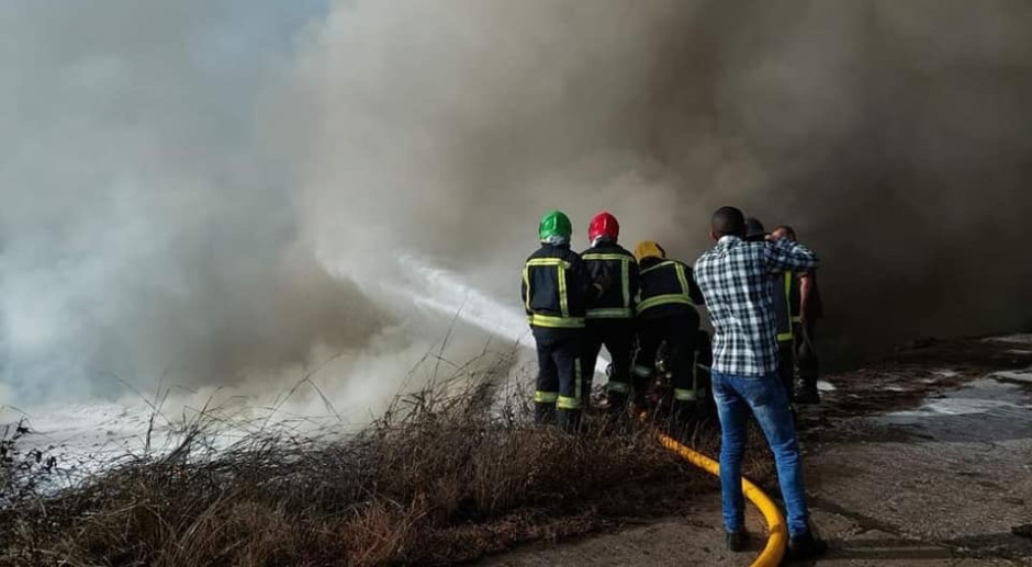 Controlan parte del incendio en tanques de combustible en Cuba