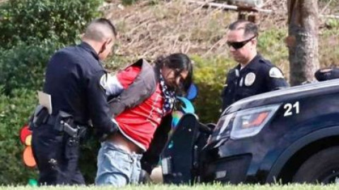 Hombre es arrestado por destrozos a tumba de Kobe y Gianna Bryant