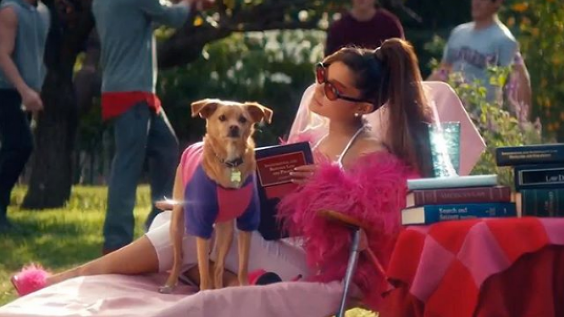 “Thank u, next”, y su tributo a diferentes cintas, arrasa