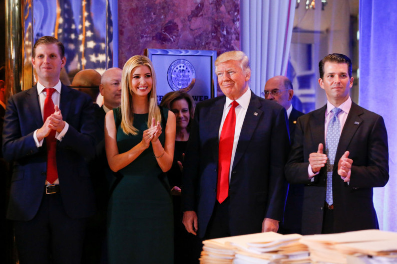 Trump intenta elogiar a su hija Ivanka y se equivoca en Twitter