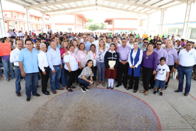 Reciben vecinos de Jarachina Norte atención de Maki Ortiz