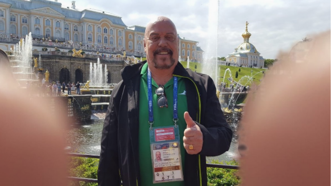 Perro Bermúdez pide ayuda para arreglar foto “versallesca” y le llueven memes 