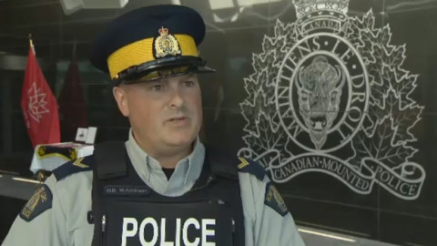 Menor llama al 911 para denunciar a sus padres por darle de cenar ensalada