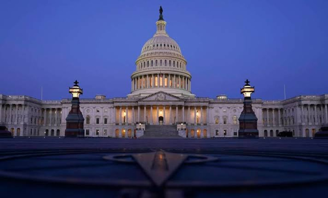 Senado de EU aprueba plan fiscal de Trump con impuesto a remesas