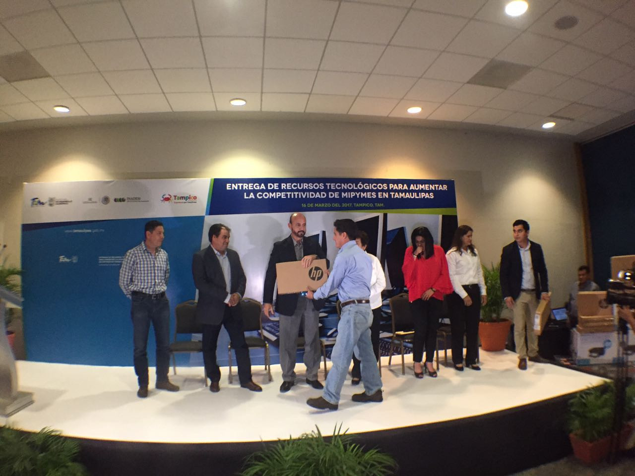 Entregan apoyos tecnológicos a MiPymes