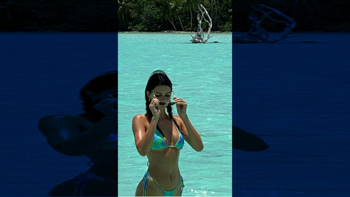 Kendall Jenner posa con diminuto traje de baño