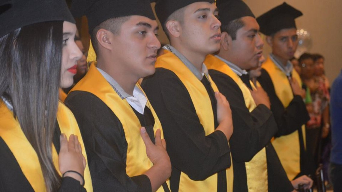 Alcaldesa felicita a graduados de la preparatoria José de Escandón