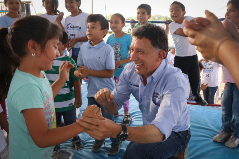 Convive con familias Manuel Canales en verbena popular