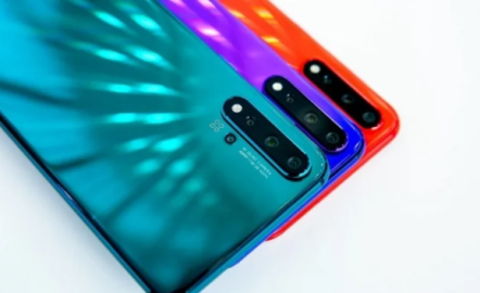 Huawei presenta tres teléfonos
