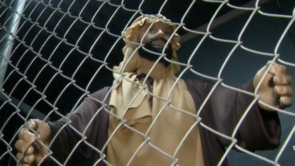 Iglesia de EU representa a la Sagrada Familia separada y en jaulas