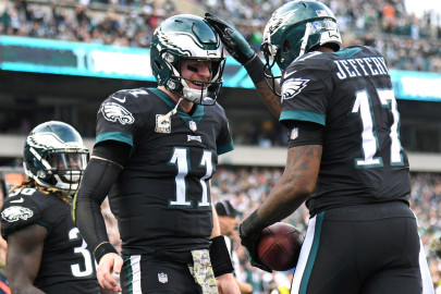 Aguilas vencen  a Raiders y aseguran liderato