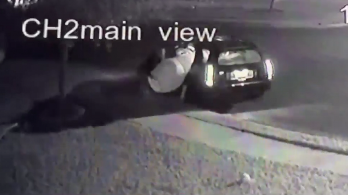 Ladrón se roba adornos navideños de una vivienda en Mission