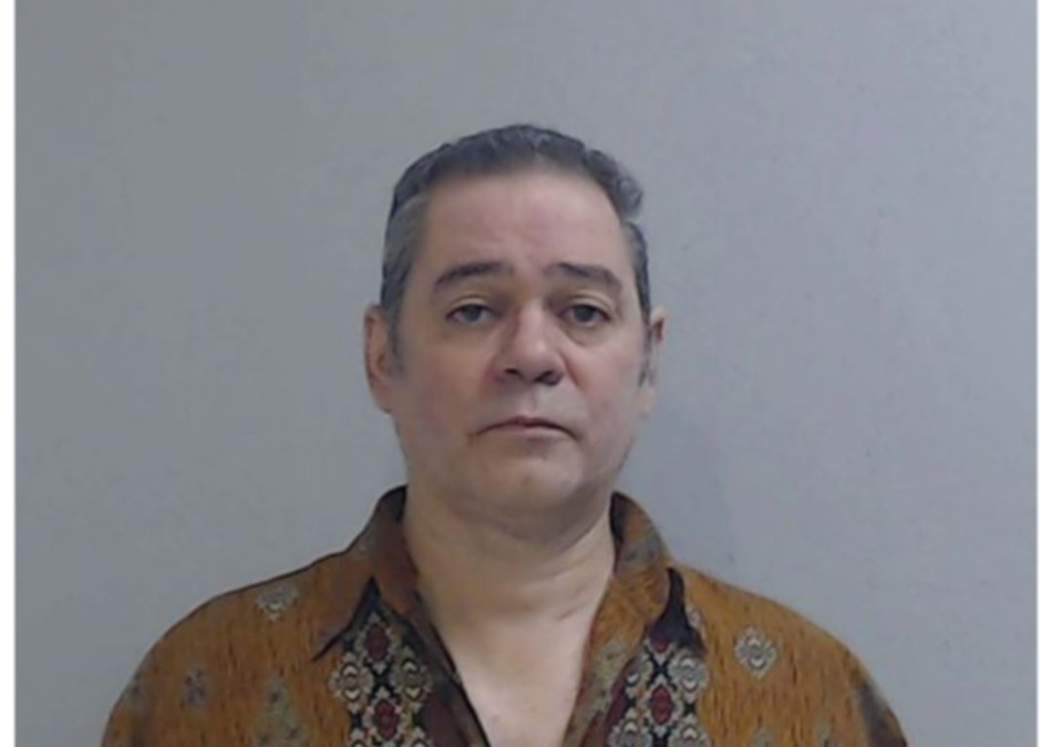 Empleado de Mercedes ISD es acusado de tener relación inapropiada con alumna