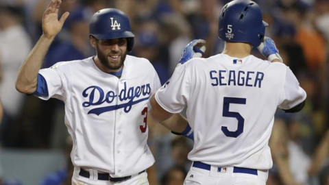Astros vencen a Dodgers y empatan la Serie Mundial 
