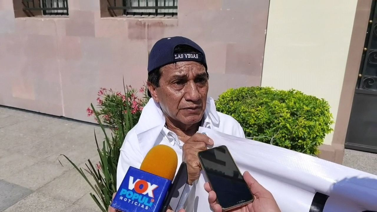 Jubilados se manifiestan una vez más por pago de pensiones en UMAS