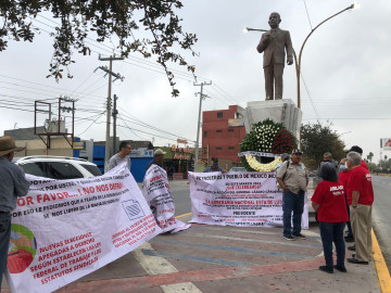 Piden trabajadores activos y jubilados frenar reformas de PEMEX 