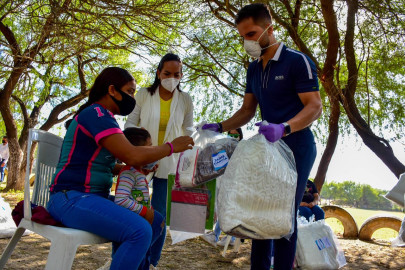 Ayuntamiento y DIF Reynosa reciben donación del beisbolista Jaime García