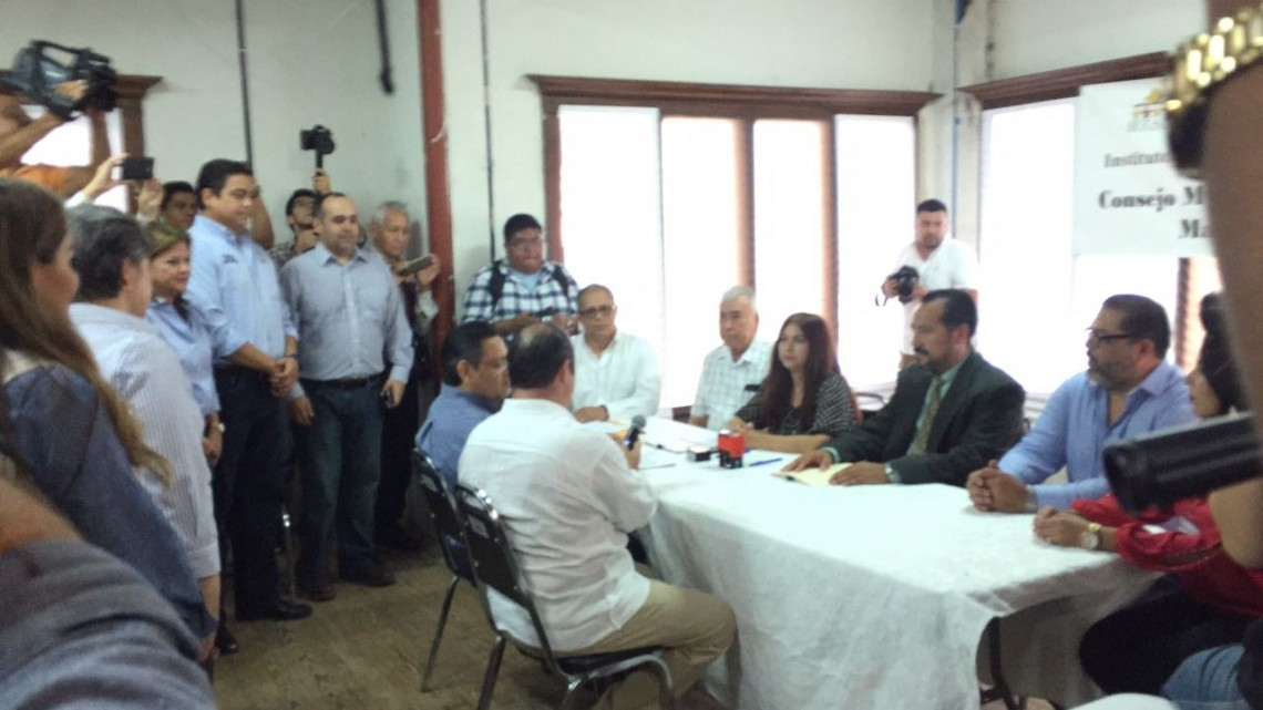 Se registra Carlos García a la alcaldía de Matamoros 