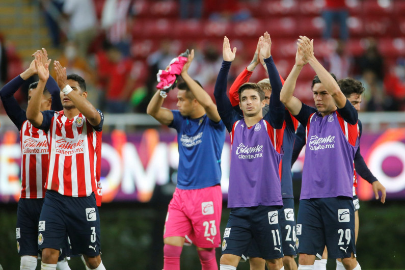 Chivas golea 3-0 al Mazatlán en su inicio en el Clausura 2022