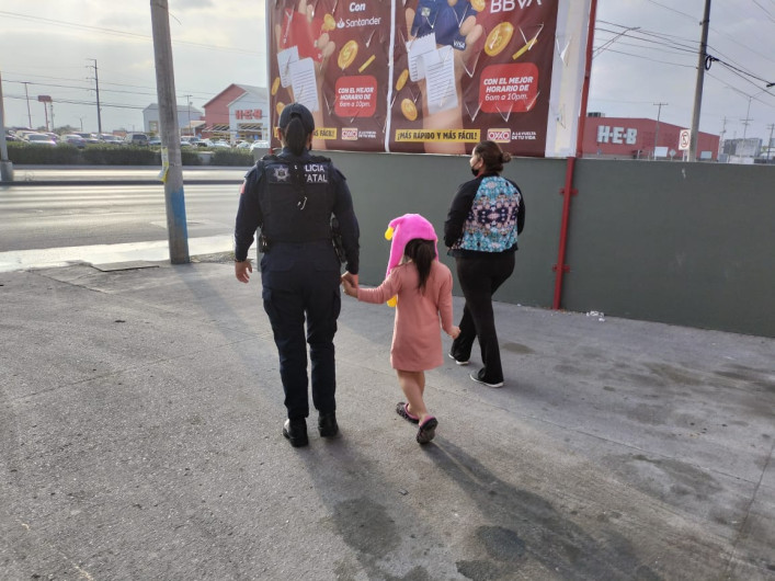 Localizan a menor extraviada y la reúnen con sus padres 