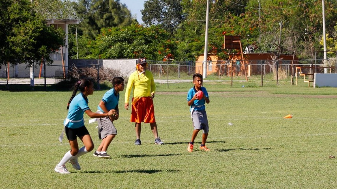 Alcalde muestra apoyo al deporte