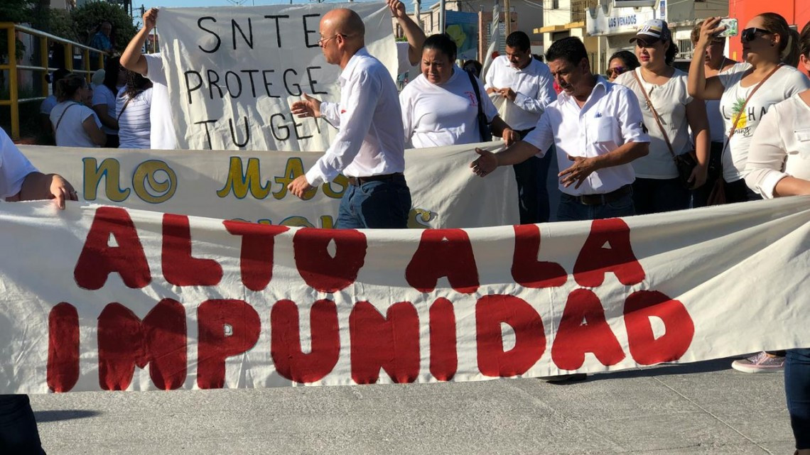 Marchan maestros para exigir seguridad 