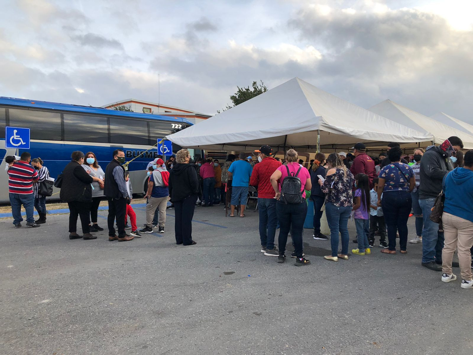 Gobierno de Nuevo Laredo vacuna a menores de 5 a 17 años en Laredo, Texas