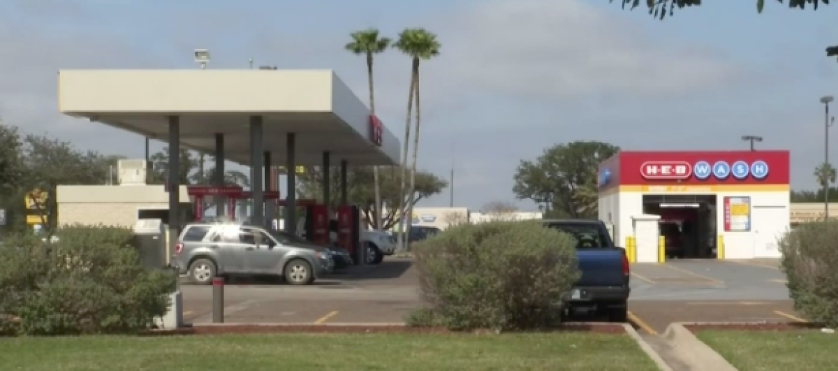 Identifican a acusado de disparar en una gasolinera de Edinburg 