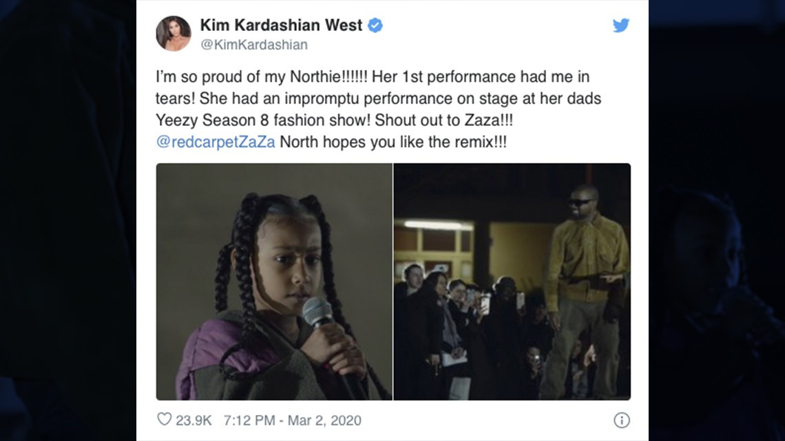 North West aparece rapeando en desfile de marca de su papá 