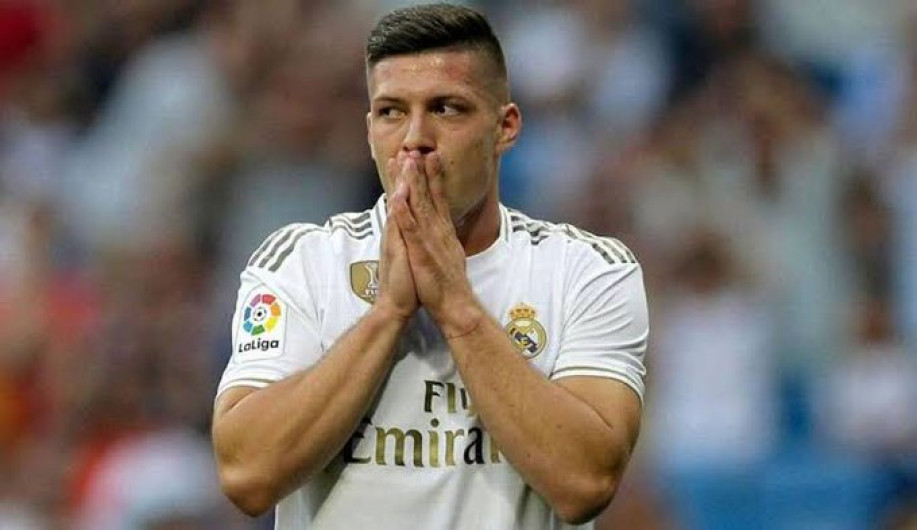 Luka Jovic es aislado por sospecha de contagio de COVID-19