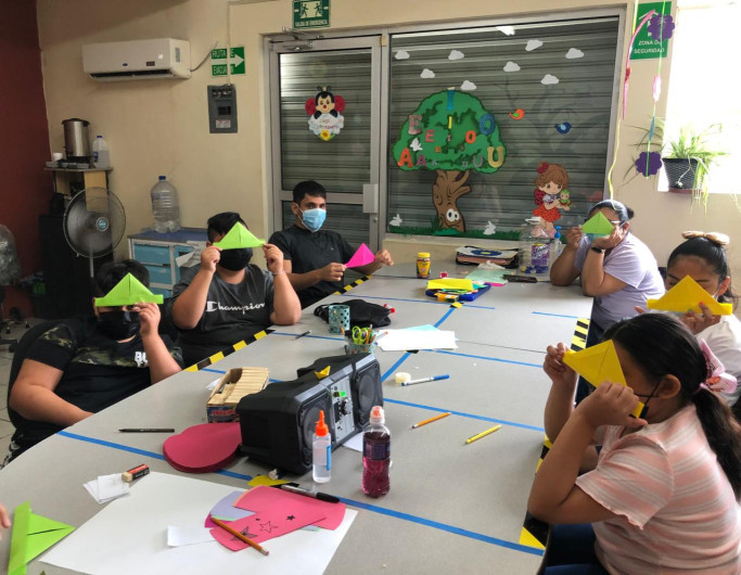 Imparten taller de manejo de emociones de niños y niñas 