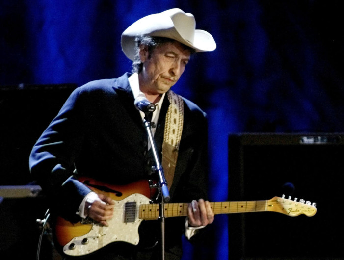 A través de una ceremonia privada Bob Dylan recibe Nobel de Literatura