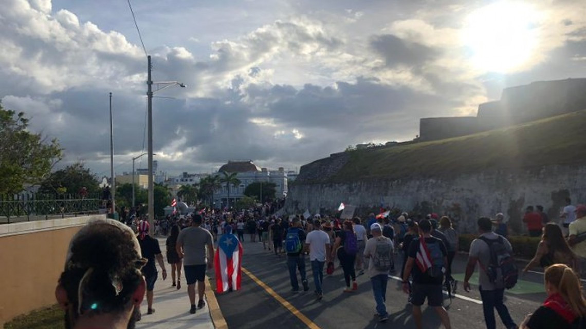 Así se está viviendo la protesta en Puerto Rico encabezada por Bad Bunny y Residente