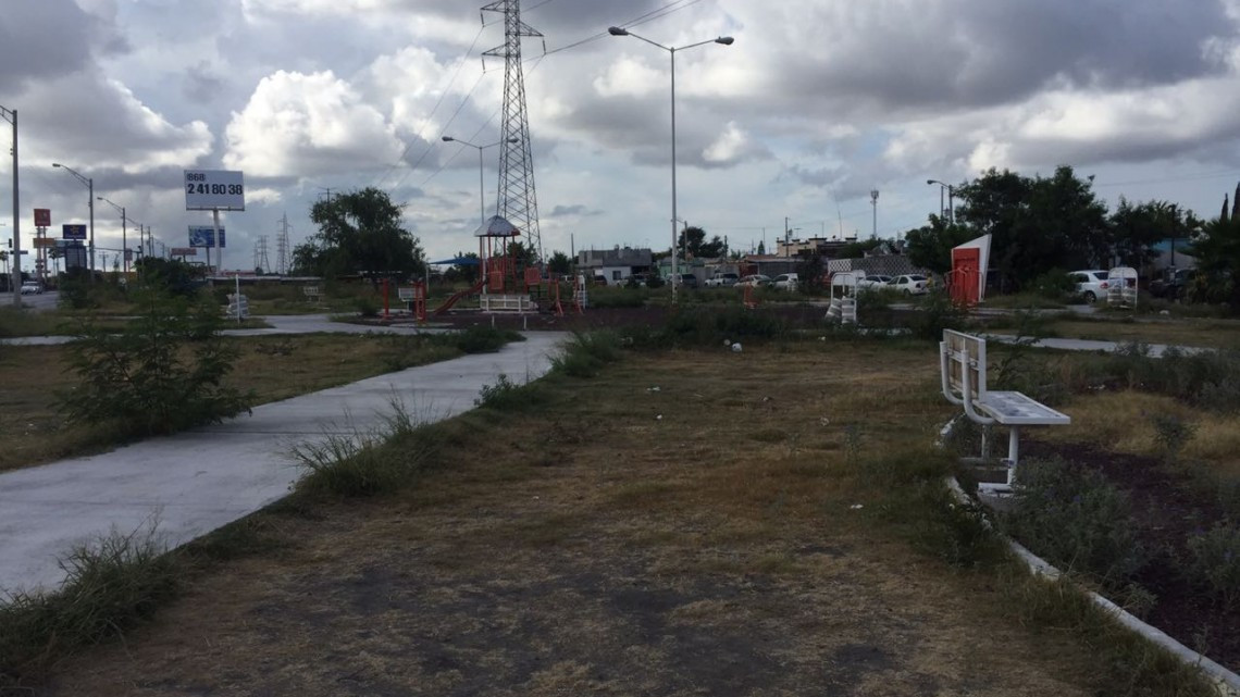 Basura se apodera del área verde de Casa Blanca 