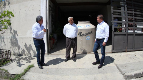 Entrega Gobierno de Tamaulipas tinacos en domicilios de sus beneficiarios