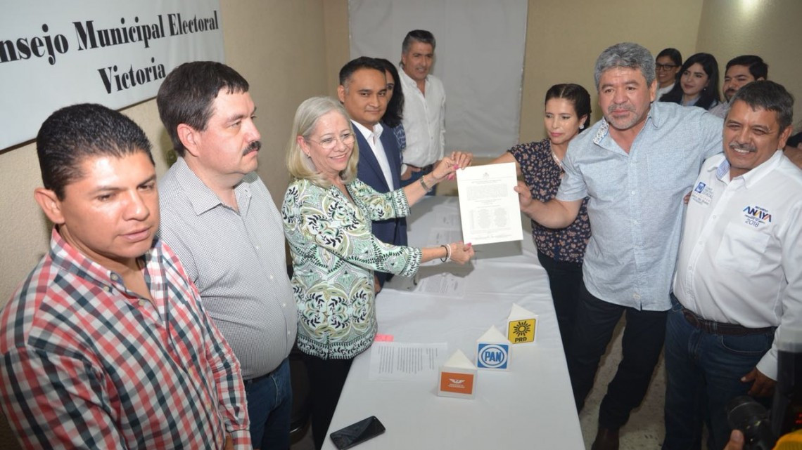 Recibe “Xico” constancia para competir por Victoria