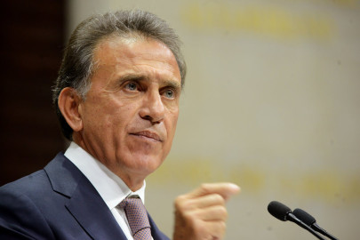 Suministran agua destilada a niños con cancer: Yunes 